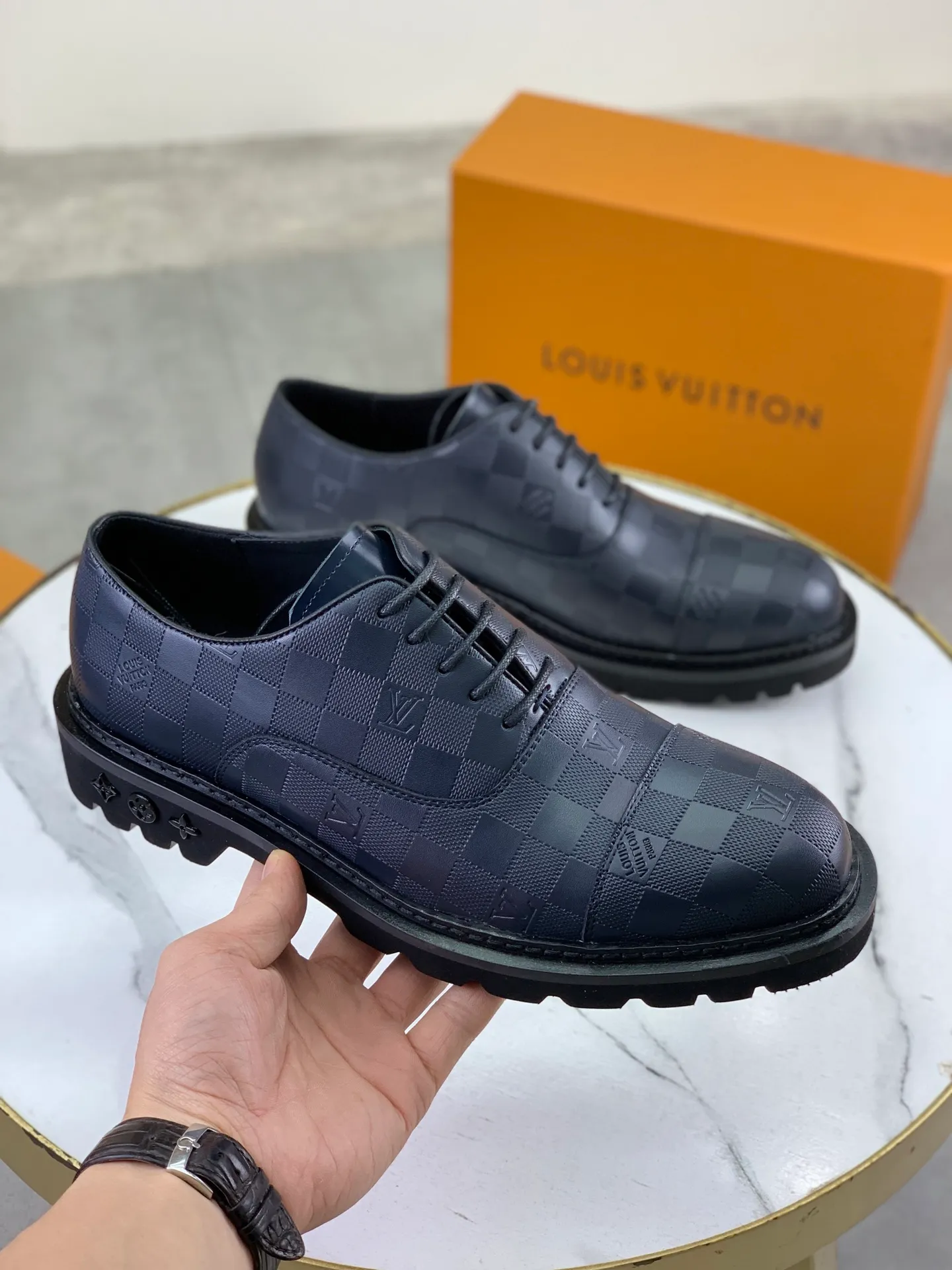 Factory price P820 💎💎💎Top version LOUIS VUITTON [Louis Vuitton] - LV men's business casual leather shoes, luxurious and noble 👞All imported original cowhide, just to create a more comfortable wearing experience, upper: original high-end calfskin➕Imported soft cowhide lining, original lightweight foam outsole✔️Color: 3️⃣colors available Size: 39-44 (38.45 46 can be customized (non-returnable)